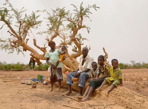 Familie aus Burkina Faso Bild Fastenopfer